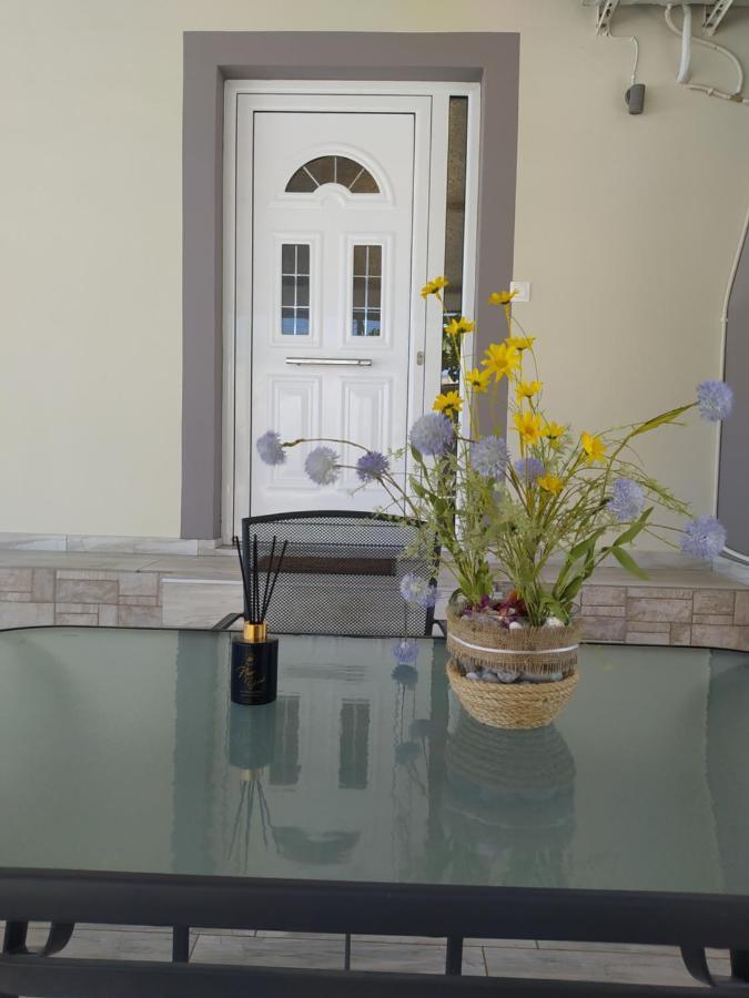 Just Constructed! Gastuni Exterior foto